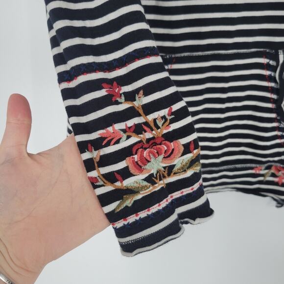 Johnny Was Striped Floral Embroidered V Neck Kangaroo Pocket Blouse S - Picture 3 of 9